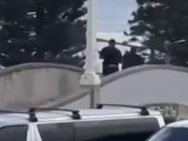 “悉尼枪击事件惊魂：10人受伤，警方全力追捕凶手”