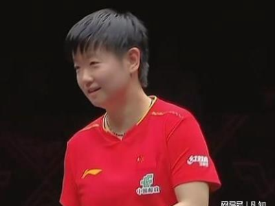 孙颖莎无奈一笑，赛场背后的心酸与坚持