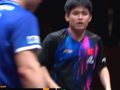 “林诗栋险胜张本智和，第四局激战12比10逆转夺冠”